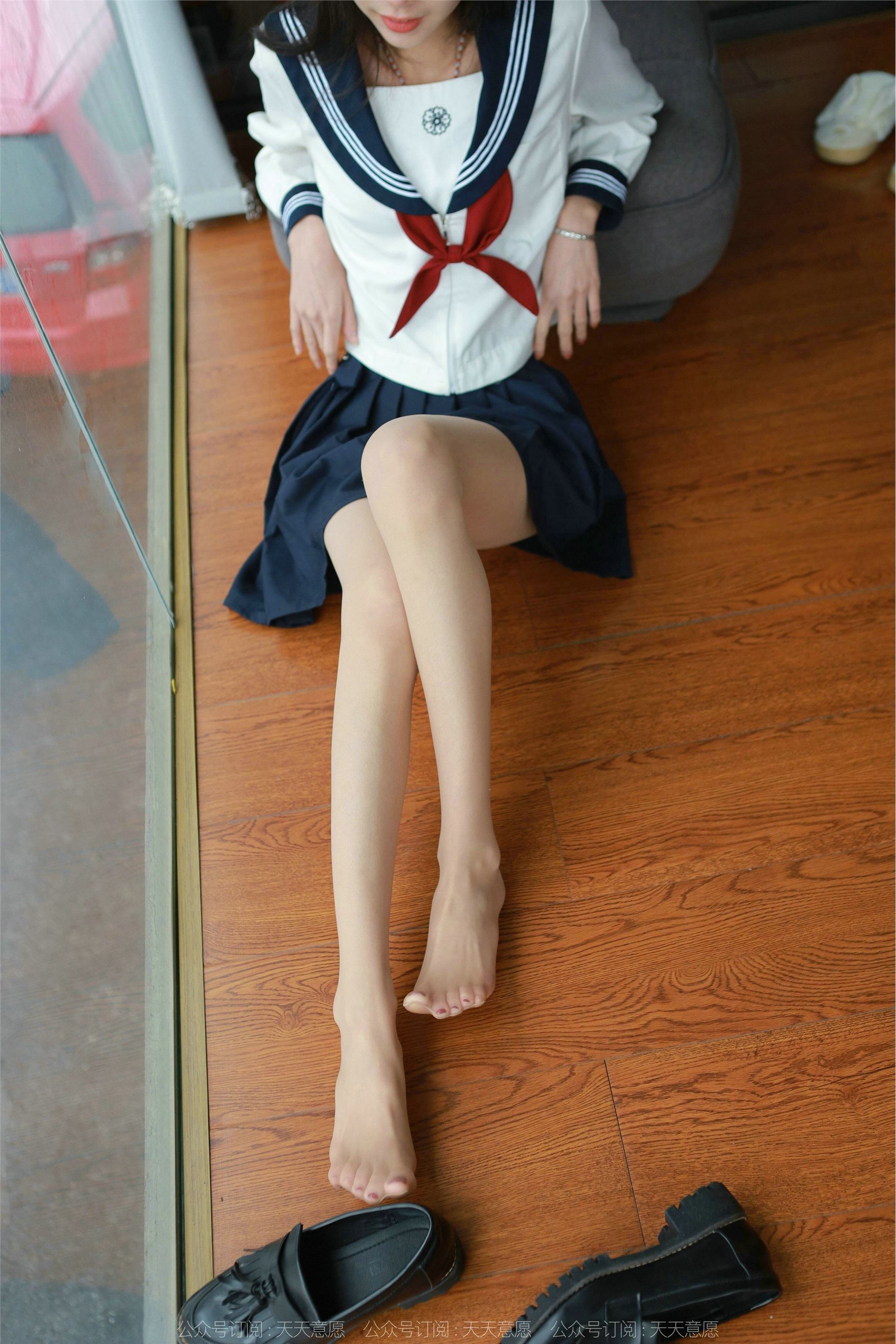 IESS异思趣向  2022.03.03 丝享家1018：团团《可爱JK装》